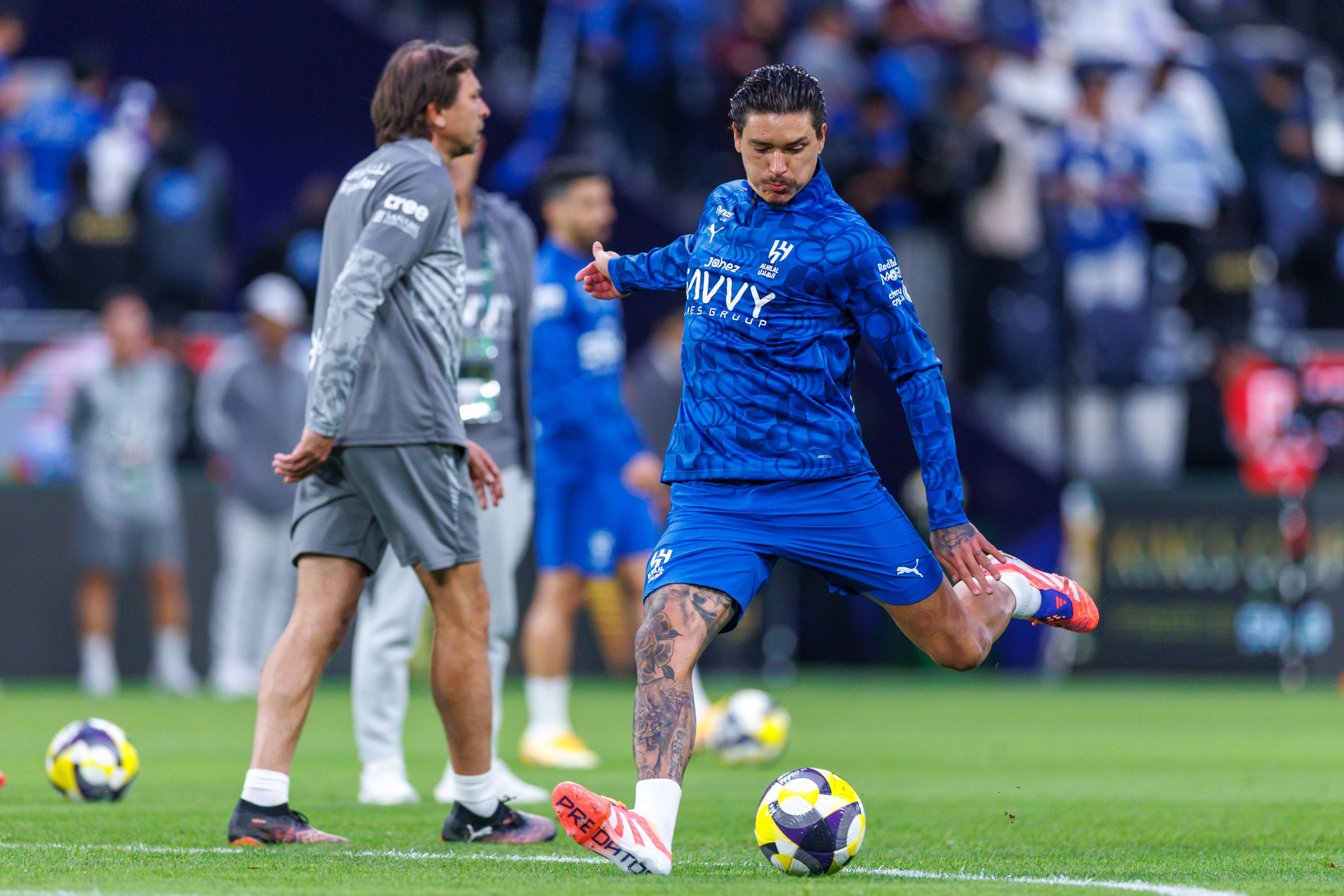 Darwin Nunez warms up for Al-Hilal.