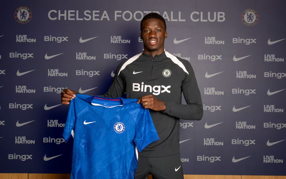 Mamadou Sarr signs for Chelsea.