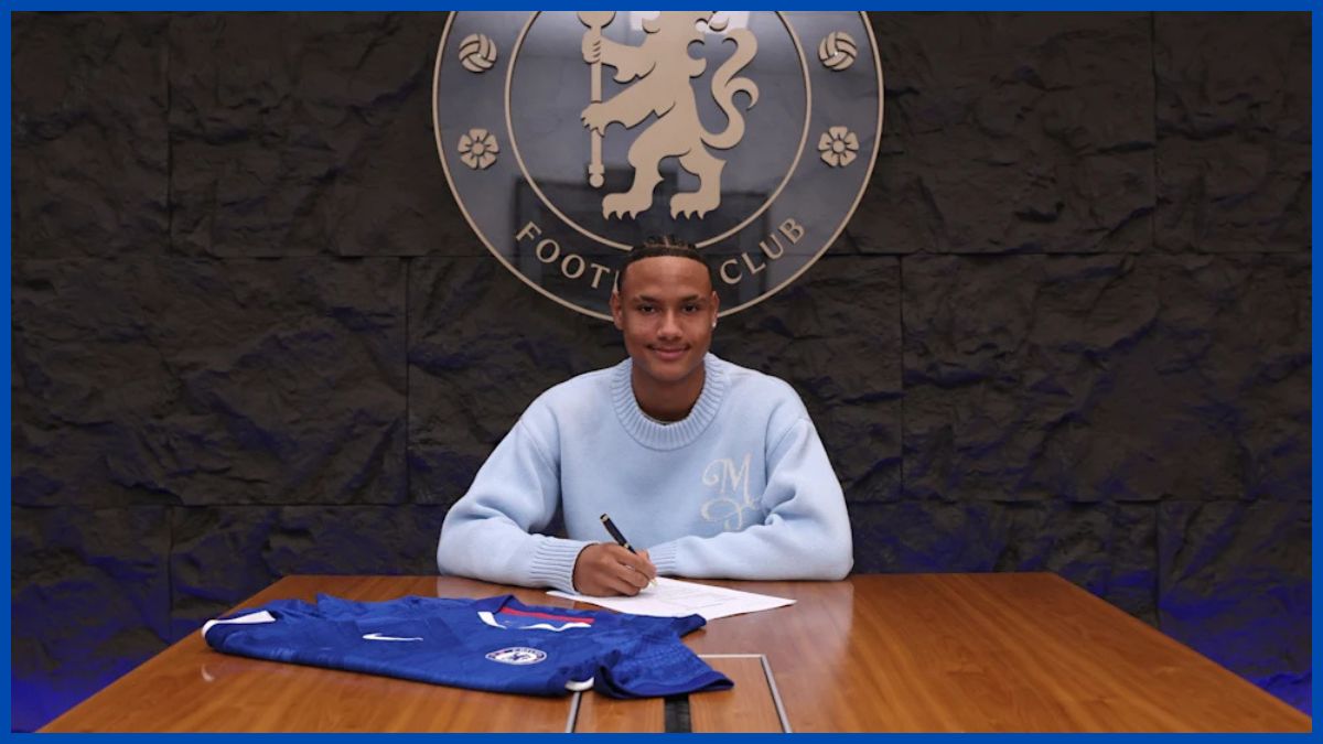 Mathis Eboue signs his Chelsea contract.