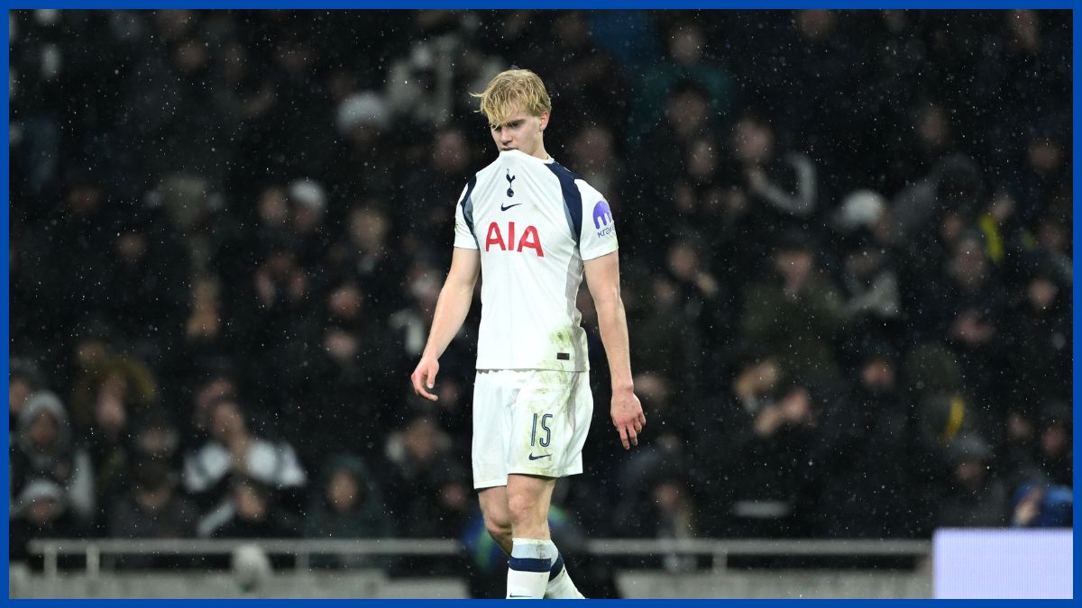 Lucas Bergvall playing for Spurs.