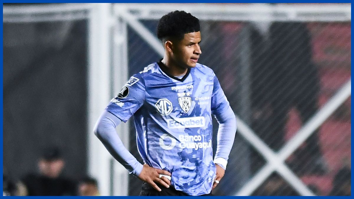 Patrik Mecado playing for Independiente.