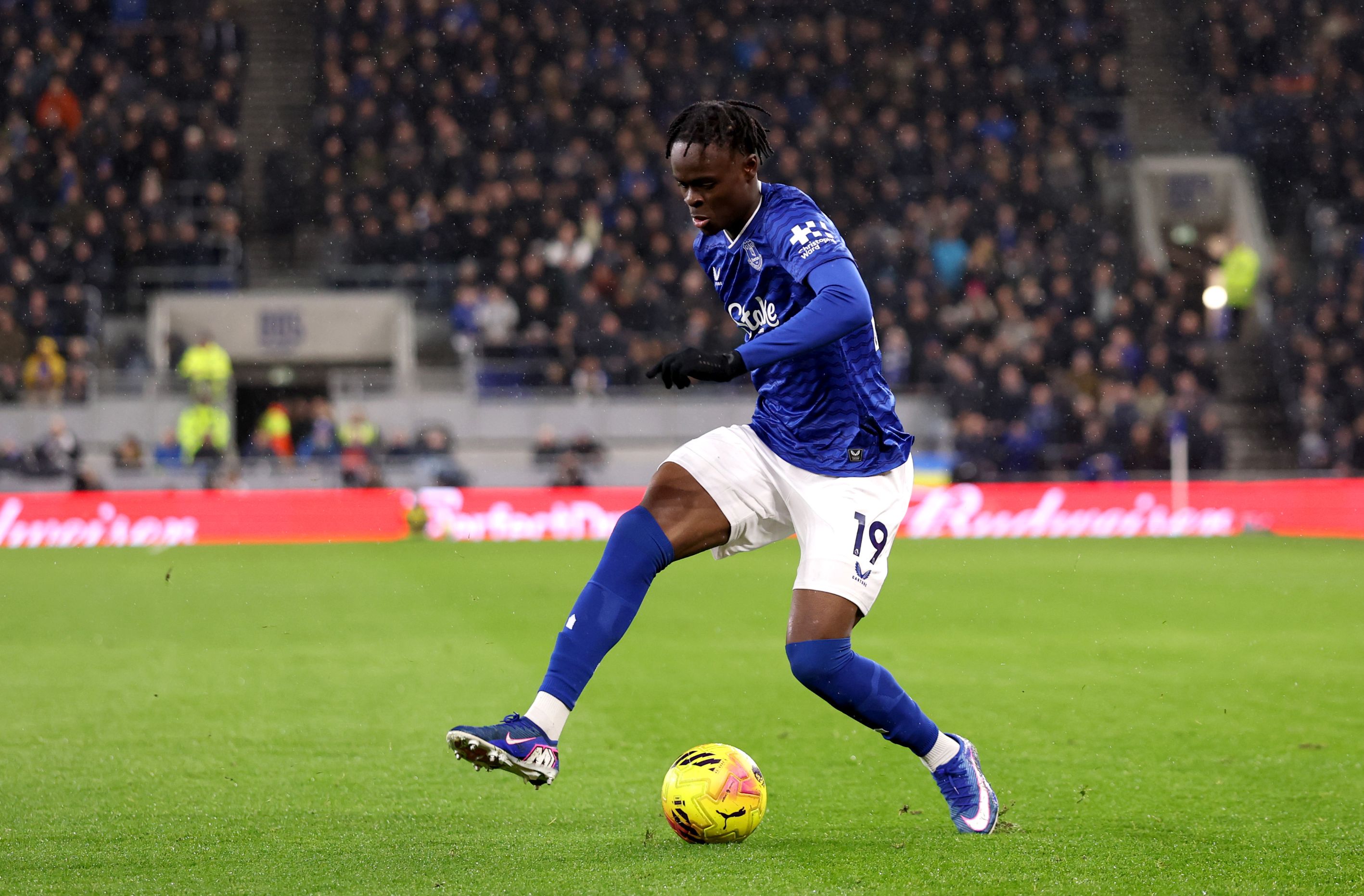 Tyrique George in action for Everton.