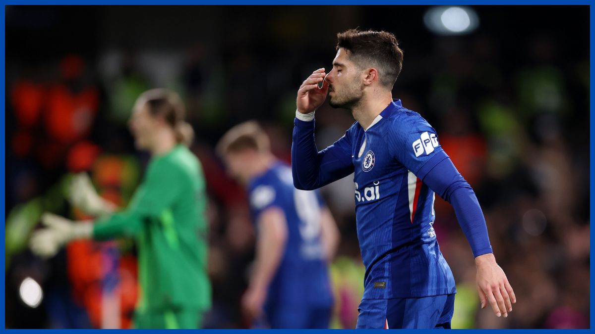 Pedro Neto frustrated against PSG.