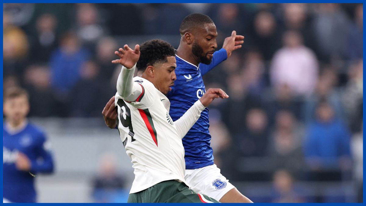 Wesley Fofana puts in a soft challenge.