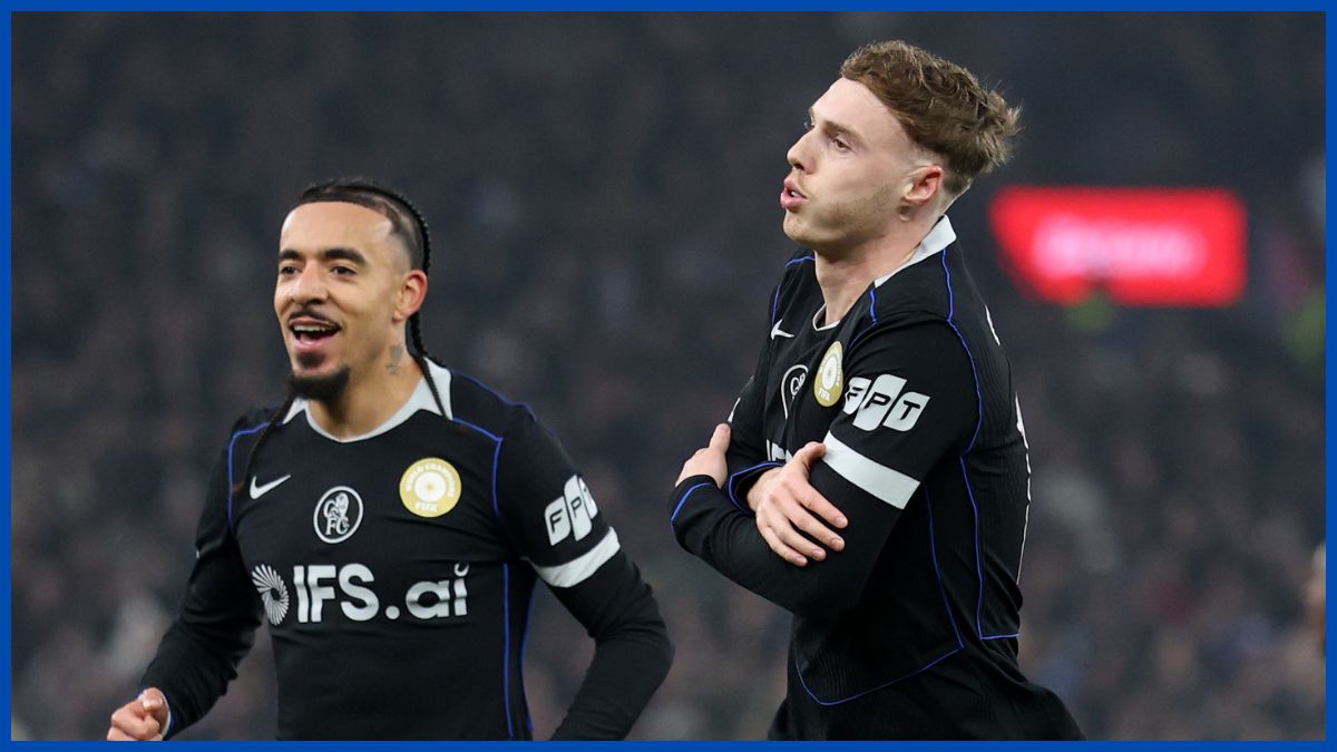 Cole Palmer celebrates his goal.