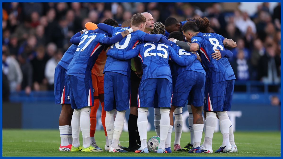 Chelsea's pre-match huddle featuring referee Paul Tierney.