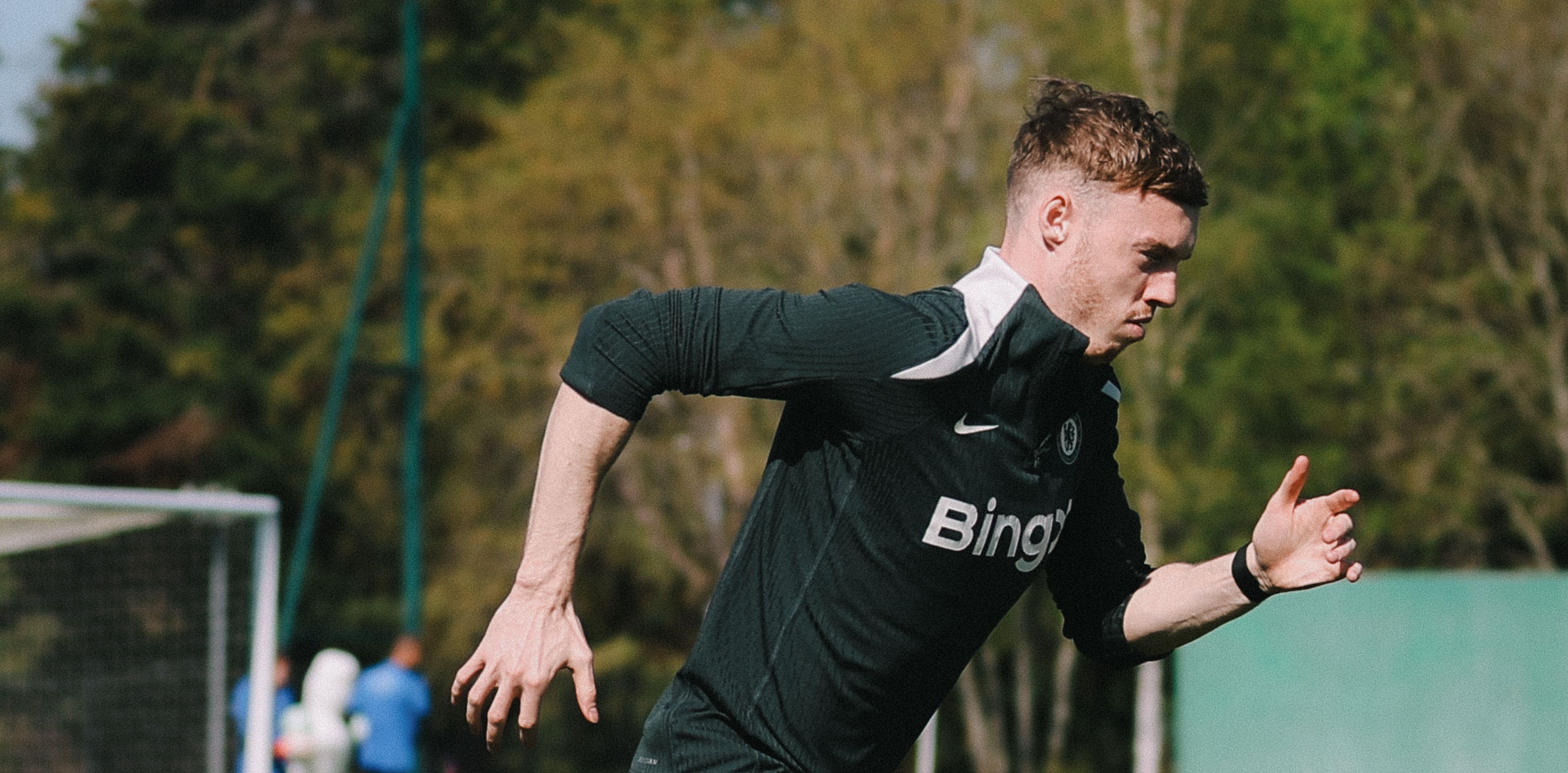 Cole Palmer runs in Chelsea training.