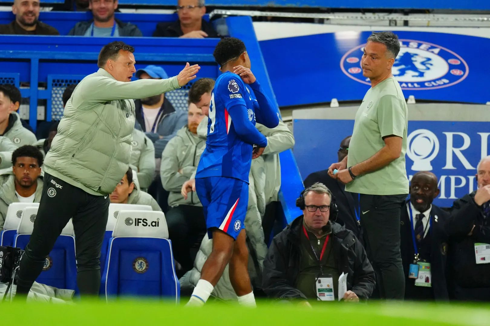 Wesley Fofana shrugs off a Chelsea coach.