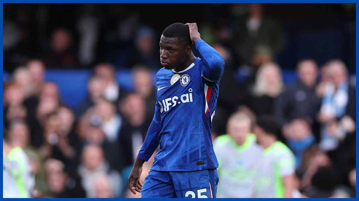 Moises Caicedo sad after defeat.