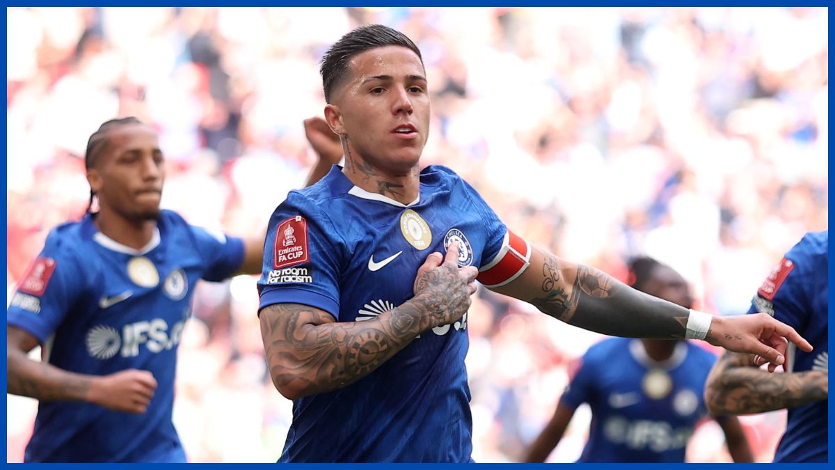 Enzo Fernandez celebrates his goal.